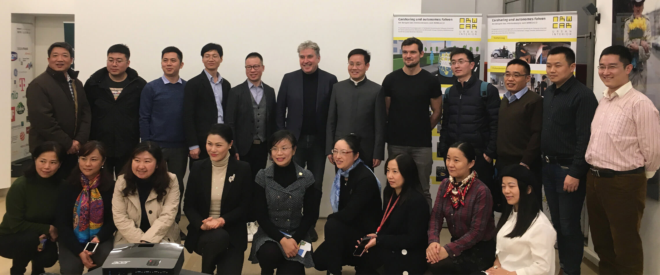 Auf diesem Bild ist die gesamte Gruppe der chinesischen Delegation aus Shanghai mit Vertretern aus Wirtschaft und Politik zu sehen.