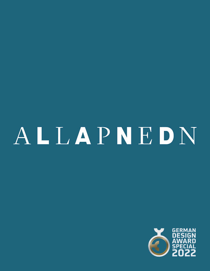 Auf diesem Bild sind das Logo Alpenland und das Logo German Design Award 2022 Special zu sehen.