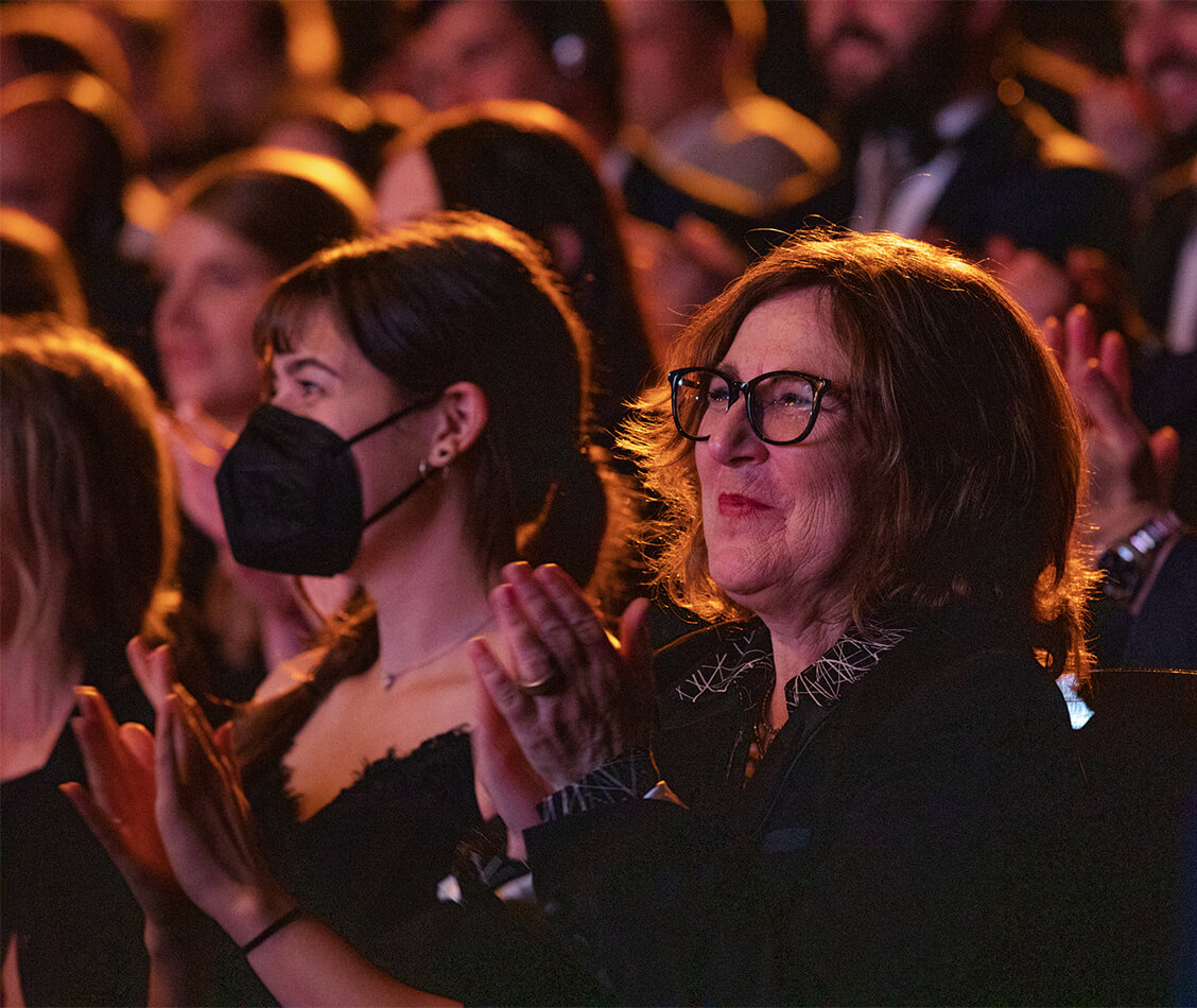 Auf diesem Bild ist Prof. Digel im Publikum der iF Design Award Night zu sehen.